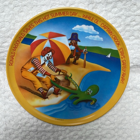 McDonald’s Set of 4 All 4 Seasons 10” Plates - Picture 2 of 8